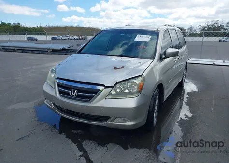 2005 Honda Odyssey Touring z USA, uszkodzony, nr VIN 5FNRL38805B111943